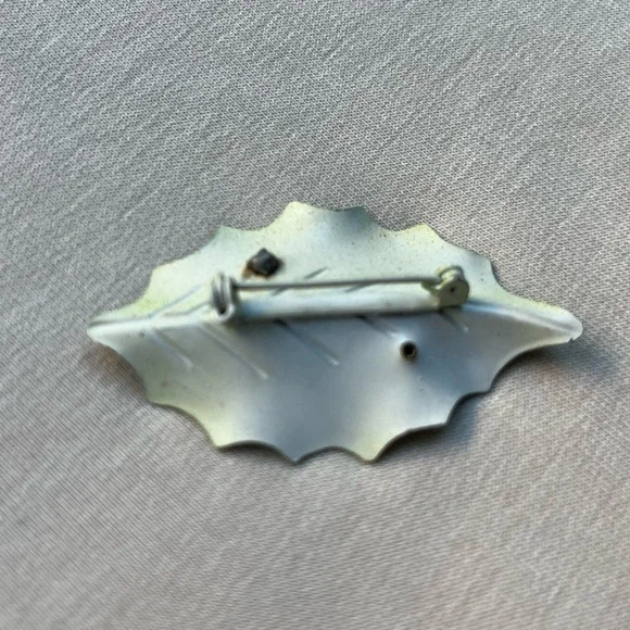 Vintage Green Holly Leaf Enamel Brooch Pin with Pink Flowers - Picture 2 of 3